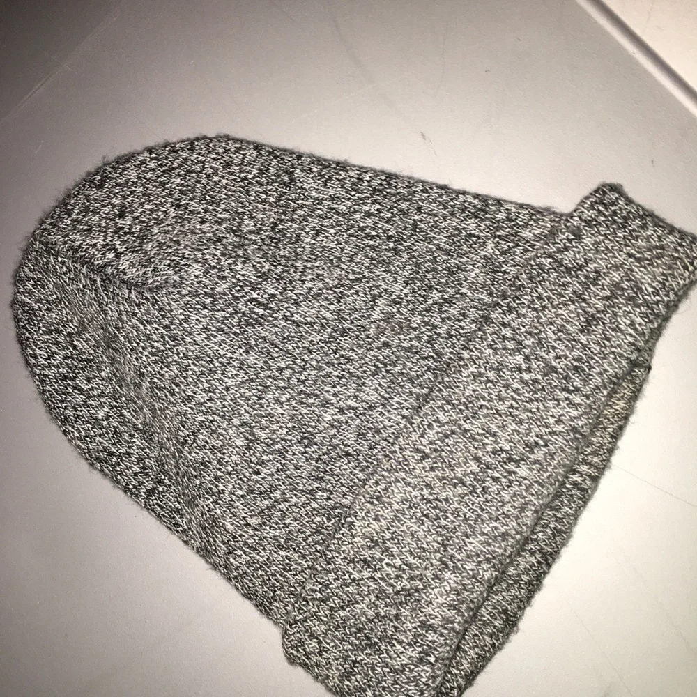 Dimepiece brand Ain’t No Wifey beanie - Picture 3 of 5